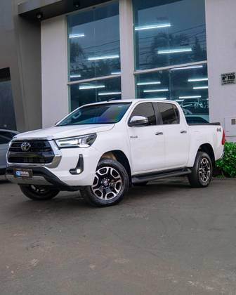 TOYOTA HILUX 2.8 D-4D TURBO DIESEL CD SRX 4X4 AUTOMÁTICO